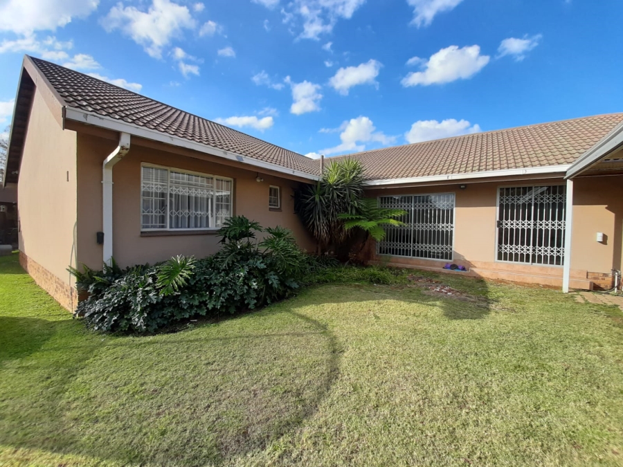 To Let 5 Bedroom Property for Rent in Vaalpark Free State